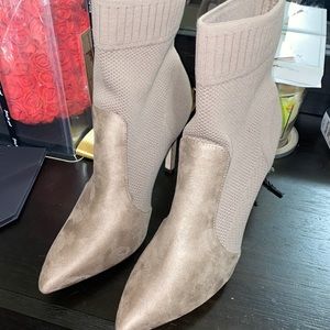 Suede beige shoe boots